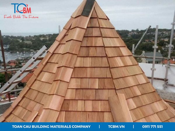 Mái nhà bằng gỗ